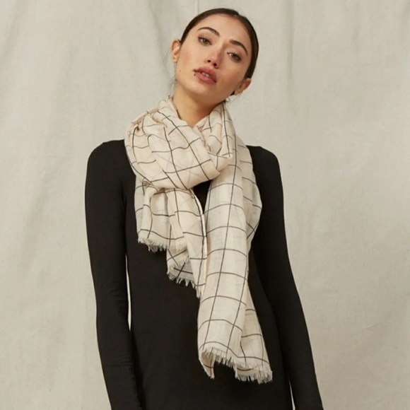 *NEW* Rachel Pally Cream and Black Grid Scarf - Picture 2 of 8